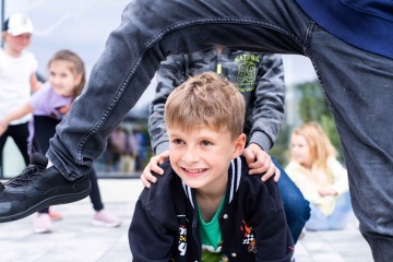 Škola, která děti doopravdy rozvíjí. Vidíme jejich pokroky, přemýšlejí a nebojí se říct svůj názor, říkají naši učitelé.